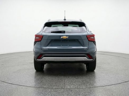 Used 2025 Chevrolet Trax LT FWD image 7