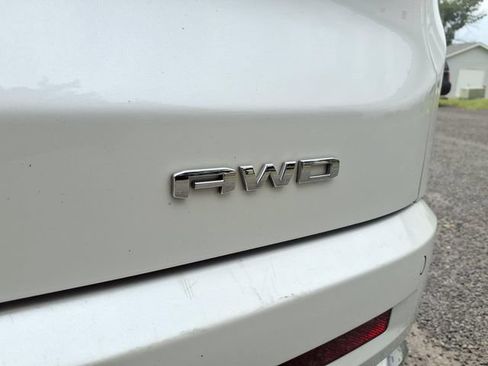 Certified 2022 GMC Acadia Denali w/ Denali Ultimate Package AWD/4WD image 32