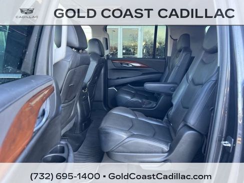 Used 2017 Cadillac Escalade ESV Luxury image 17