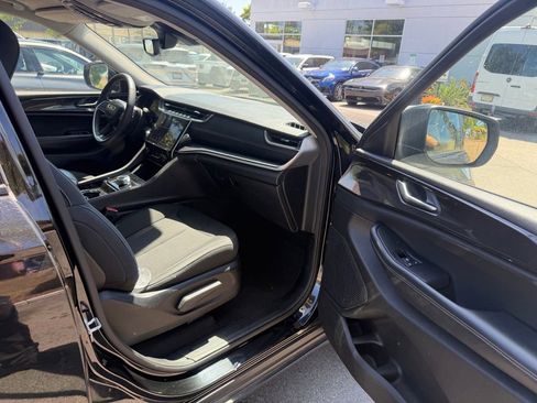 Used 2023 Jeep Grand Cherokee L Laredo RWD image 16