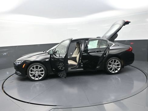 Used 2019 Buick Regal Avenir w/ Driver Confidence Package II FWD image 32