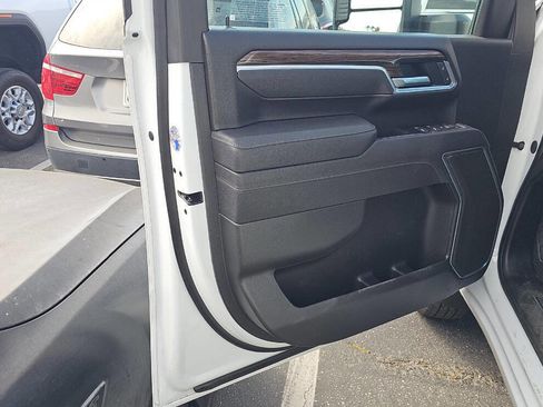 Used 2025 Chevrolet Silverado 3500 LT w/ Convenience Package image 16