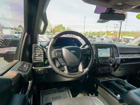 Used 2017 Ford F250 Lariat w/ Lariat Ultimate Package AWD/4WD image 16