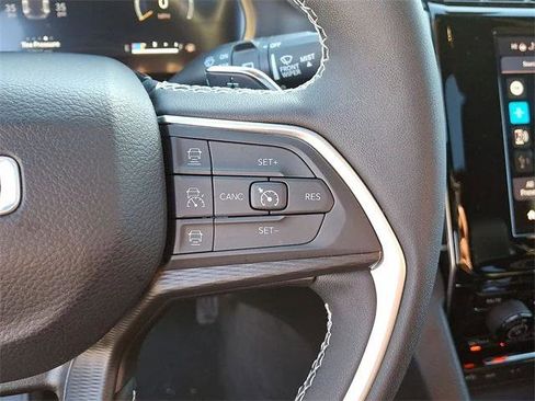 Certified 2024 Jeep Grand Cherokee Altitude image 18