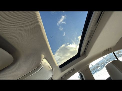 Used 2018 Buick Regal Essence w/ Driver Confidence Package #1 image 17