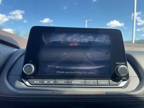 Used 2023 Nissan Rogue SV image 19