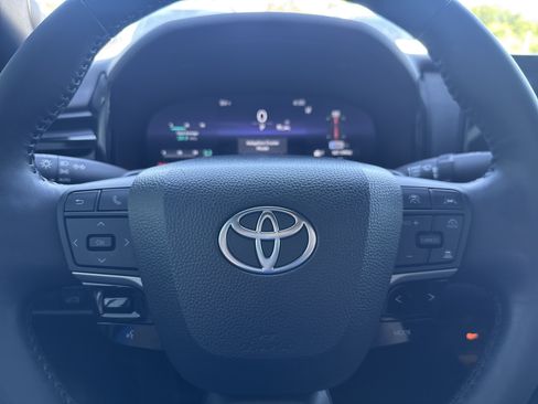 Used 2025 Toyota Camry XSE FWD image 10