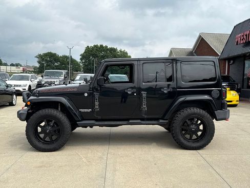 Used 2014 Jeep Wrangler Unlimited Rubicon w/ Connectivity Group AWD/4WD image 3