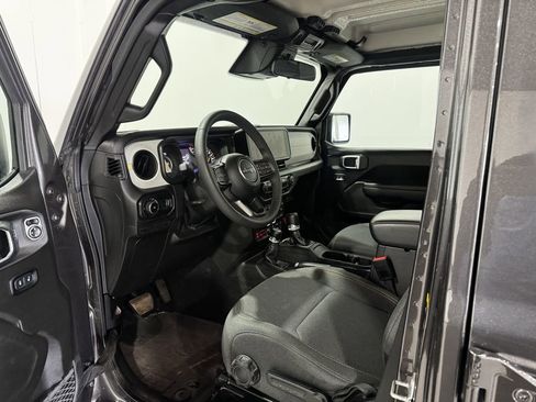 Used 2025 Jeep Wrangler Unlimited Sport AWD/4WD image 15