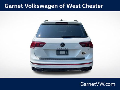Used 2023 Volkswagen Tiguan SE R-Line AWD/4WD image 4