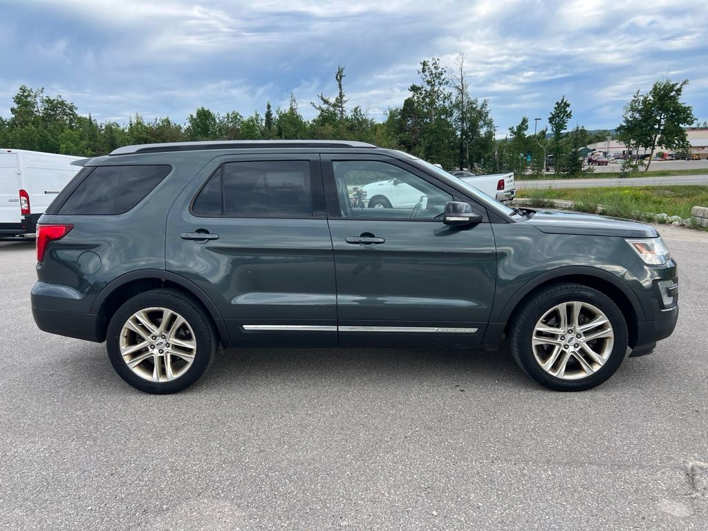 Used 2016 Ford Explorer XLT w/ Equipment Group 202A AWD/4WD image 11