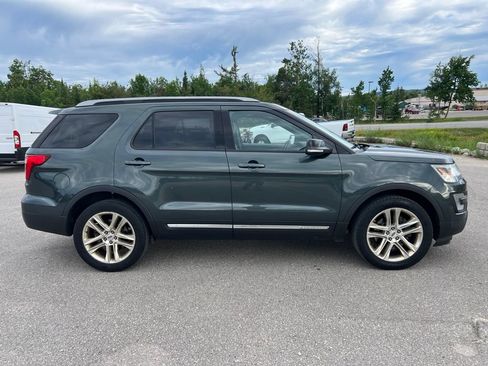 Used 2016 Ford Explorer XLT w/ Equipment Group 202A AWD/4WD image 11