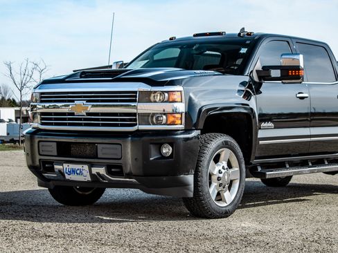 Used 2016 Chevrolet Silverado 2500 High Country w/ High Country Premium Package AWD/4WD image 16