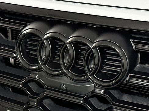 Used 2024 Audi Q5 e Premium Plus w/ Premium Plus Package AWD/4WD image 15