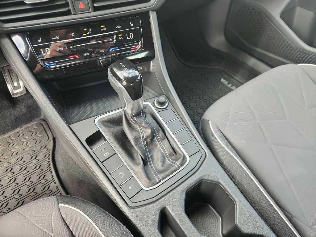 Certified 2025 Volkswagen Jetta Sport FWD image 14