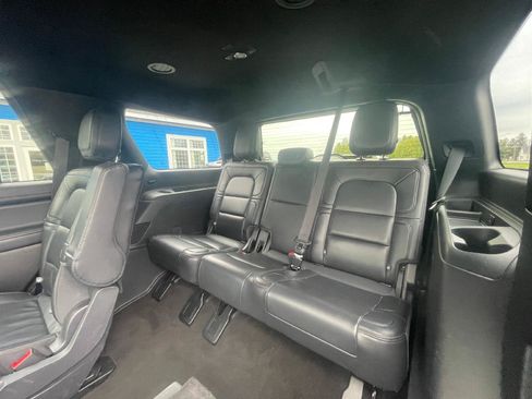 Used 2024 Lincoln Navigator Premiere AWD/4WD image 6