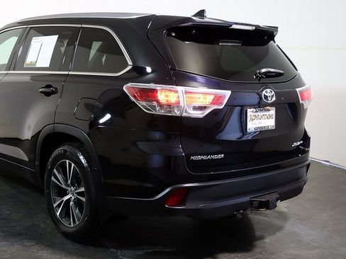 Used 2016 Toyota Highlander XLE image 11