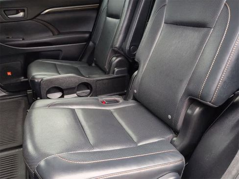 Used 2016 Toyota Highlander Limited Platinum image 21