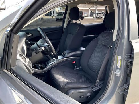 Used 2020 Dodge Journey SE w/ SE Popular Equipment Group image 7