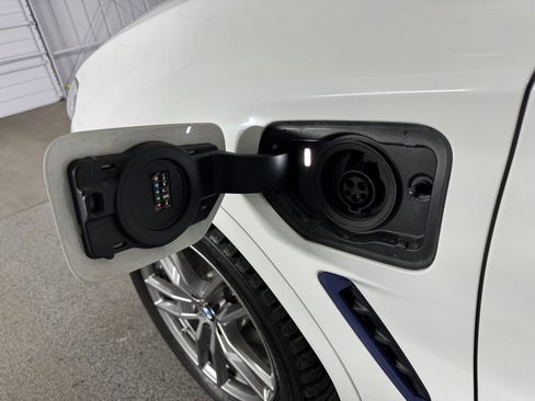 Used 2021 BMW X3 xDrive30e w/ Executive Package image 17