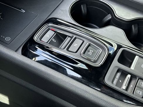 Used 2025 Honda Pilot TrailSport image 21