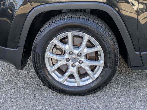 Used 2016 Jeep Cherokee Sport FWD image 9