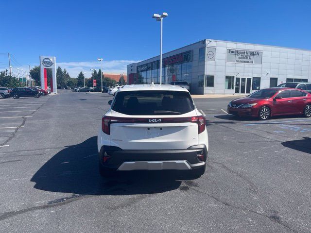 Used 2025 Kia Seltos LX AWD/4WD image 6