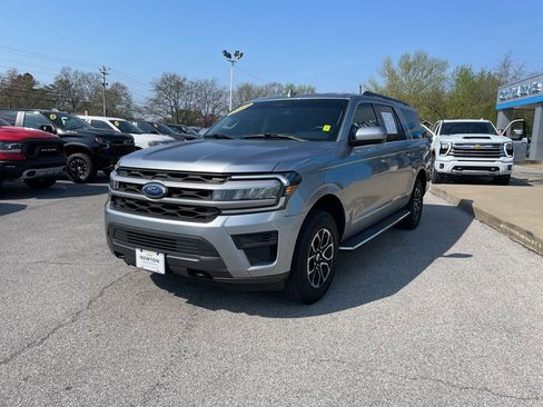 Used 2022 Ford Expedition Max XLT image 3