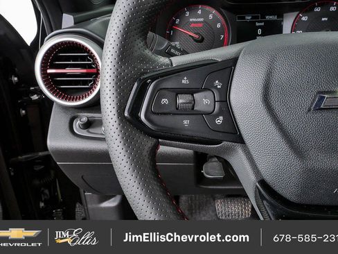 Certified 2025 Chevrolet Trax RS w/ Sunroof Package FWD image 9