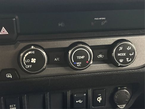 Used 2020 Toyota Tacoma TRD Off-Road image 37