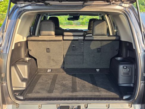 Used 2020 Toyota 4Runner SR5 Premium w/ Moonroof Package RWD image 18