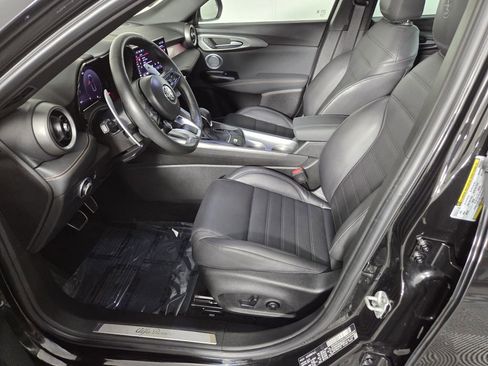 Used 2025 Alfa Romeo Tonale Veloce w/ Premium Package image 11