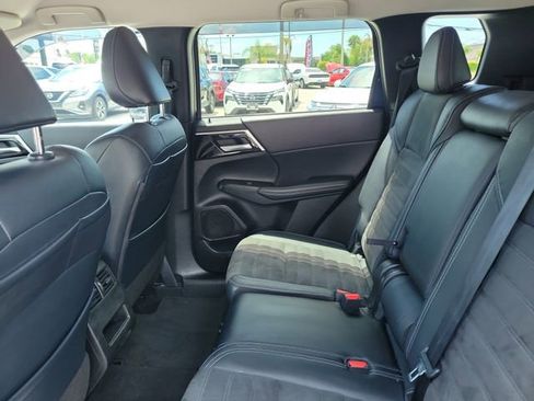Used 2024 Mitsubishi Outlander SE Black Edition FWD image 13