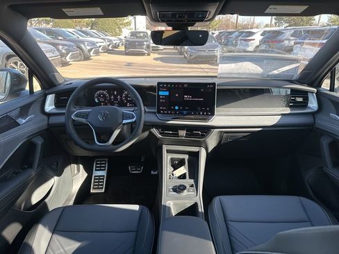 New 2026 Volkswagen Tiguan SE R-Line AWD/4WD image 11