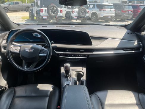 Used 2024 Cadillac XT4 Premium Luxury FWD image 9