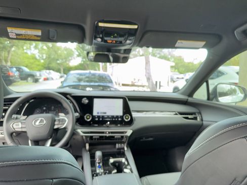 Used 2025 Lexus RX 350 FWD image 17