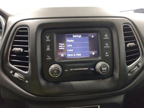 Used 2018 Jeep Compass Latitude AWD/4WD image 25