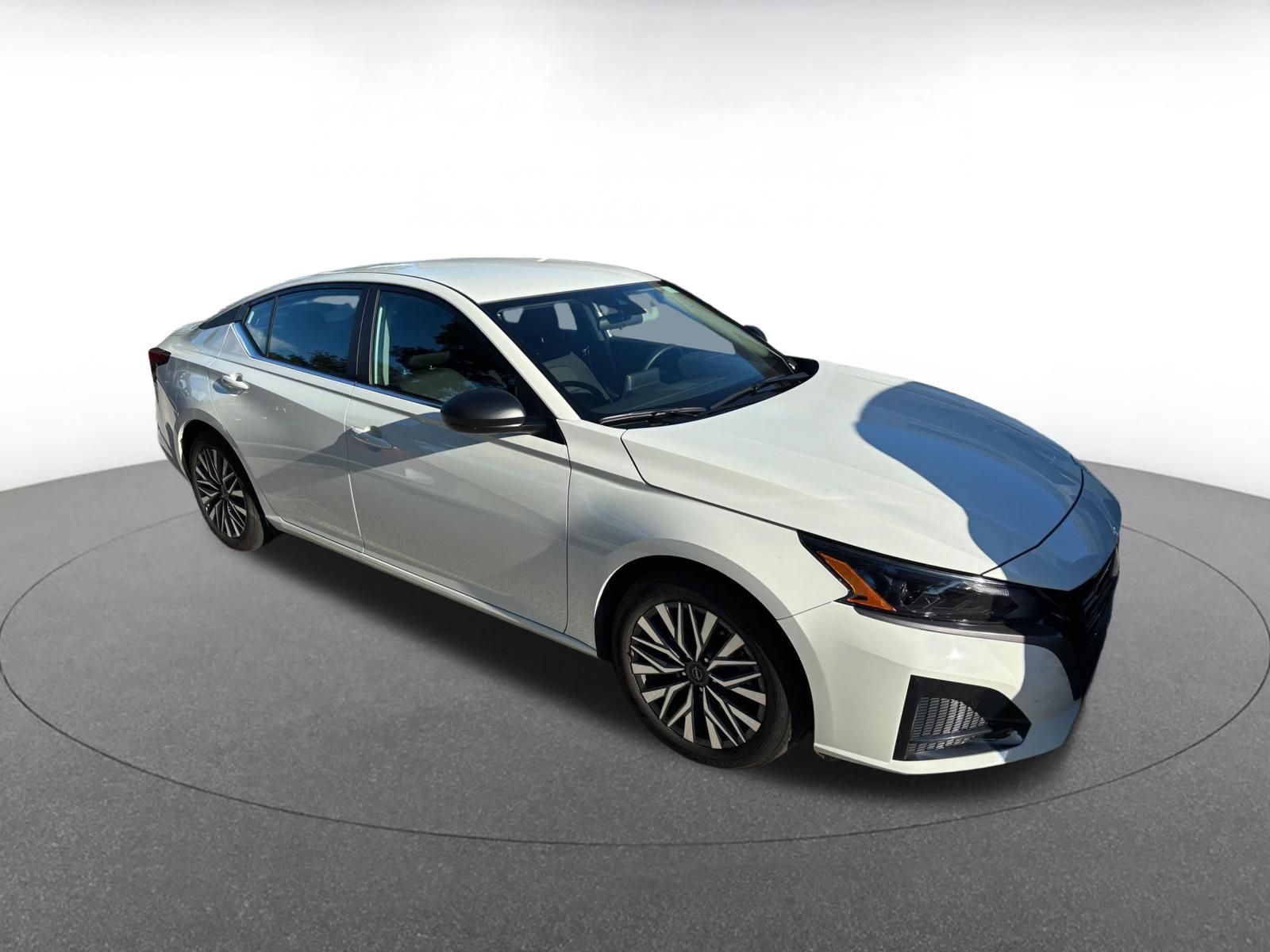 Used 2026 Nissan Altima 2.5 SV FWD image 2