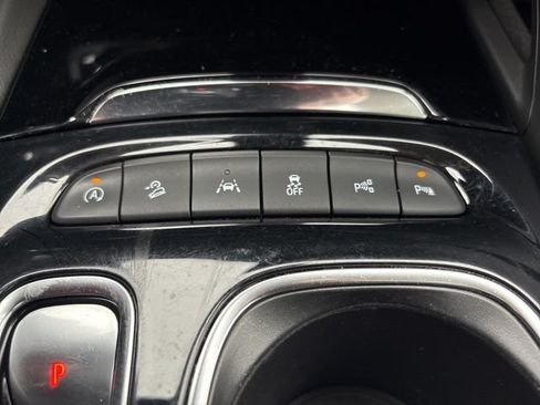 Used 2023 Buick Envision Avenir AWD/4WD image 42