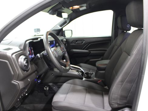 Used 2023 Chevrolet Colorado Trail Boss w/ Technology Package AWD/4WD image 3
