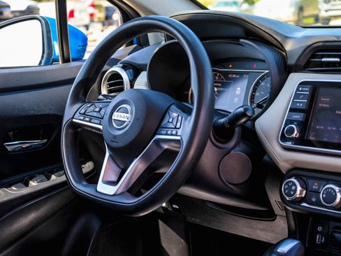 Used 2020 Nissan Versa SV FWD image 7