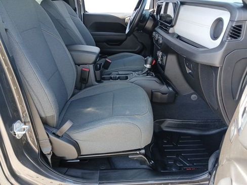 Used 2025 Jeep Gladiator Sport image 47