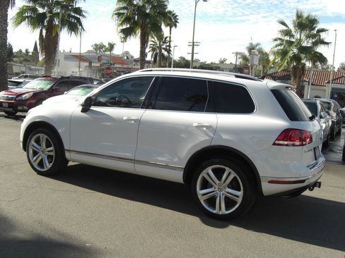 Used 2016 Volkswagen Touareg Executive image 11