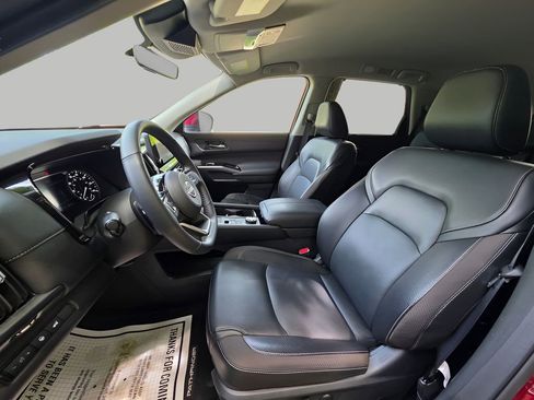 Used 2025 Nissan Pathfinder SL AWD/4WD image 20