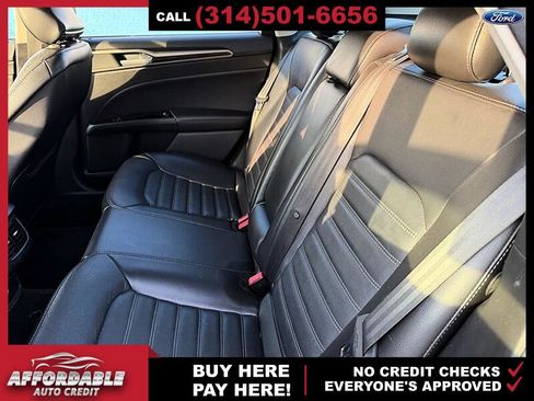 Used 2015 Ford Fusion SE w/ Equipment Group 202A image 11