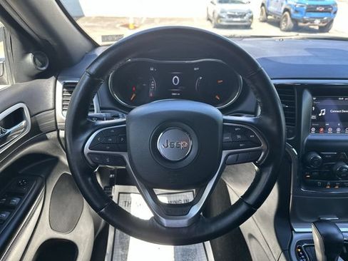 Used 2020 Jeep Grand Cherokee Laredo AWD/4WD image 13