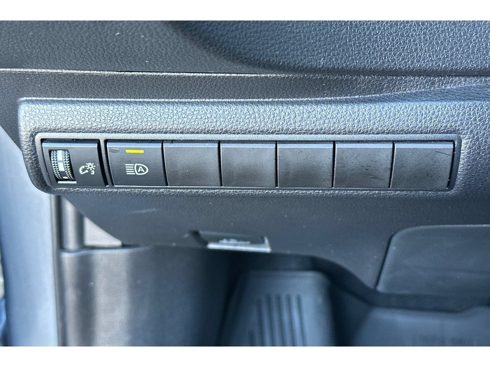 Certified 2025 Toyota Corolla LE FWD image 28