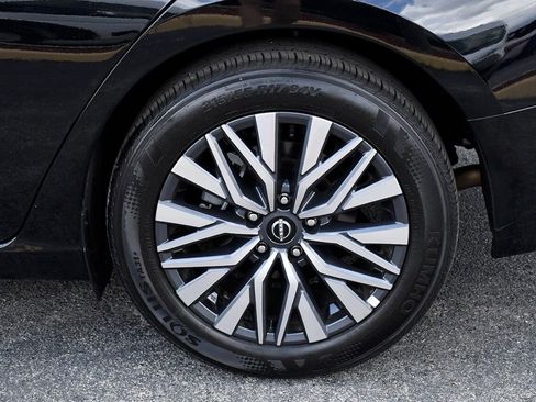 Used 2025 Nissan Altima 2.5 SV image 11