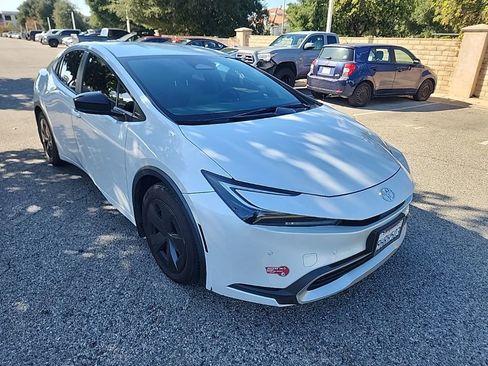 Used 2023 Toyota Prius Prime SE image 7