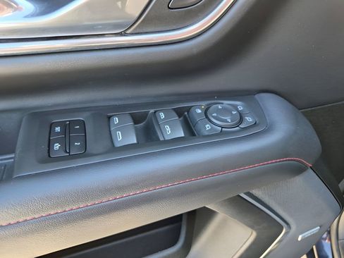 Used 2022 Chevrolet Suburban RST w/ Luxury Package image 28